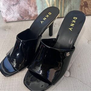 NWOT! DKNY Women's Bronx Dress Sandals Black Size 9M
